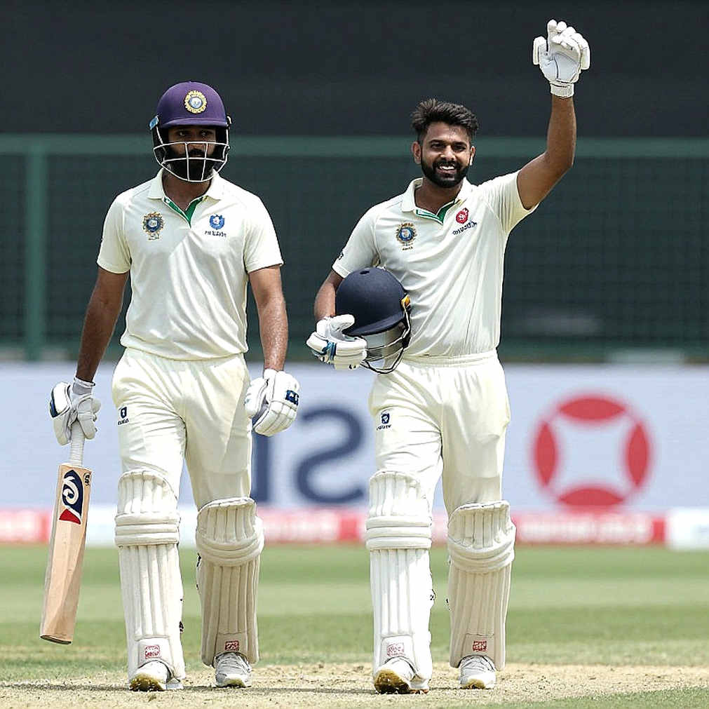 স্কোরবোর্ডের পেছনের খাতা: ক্রিকেটের স্থানান্তর-বাজারে ব্লকচেইন কাকে লাভ দেয়, কাকে ঝুঁকি