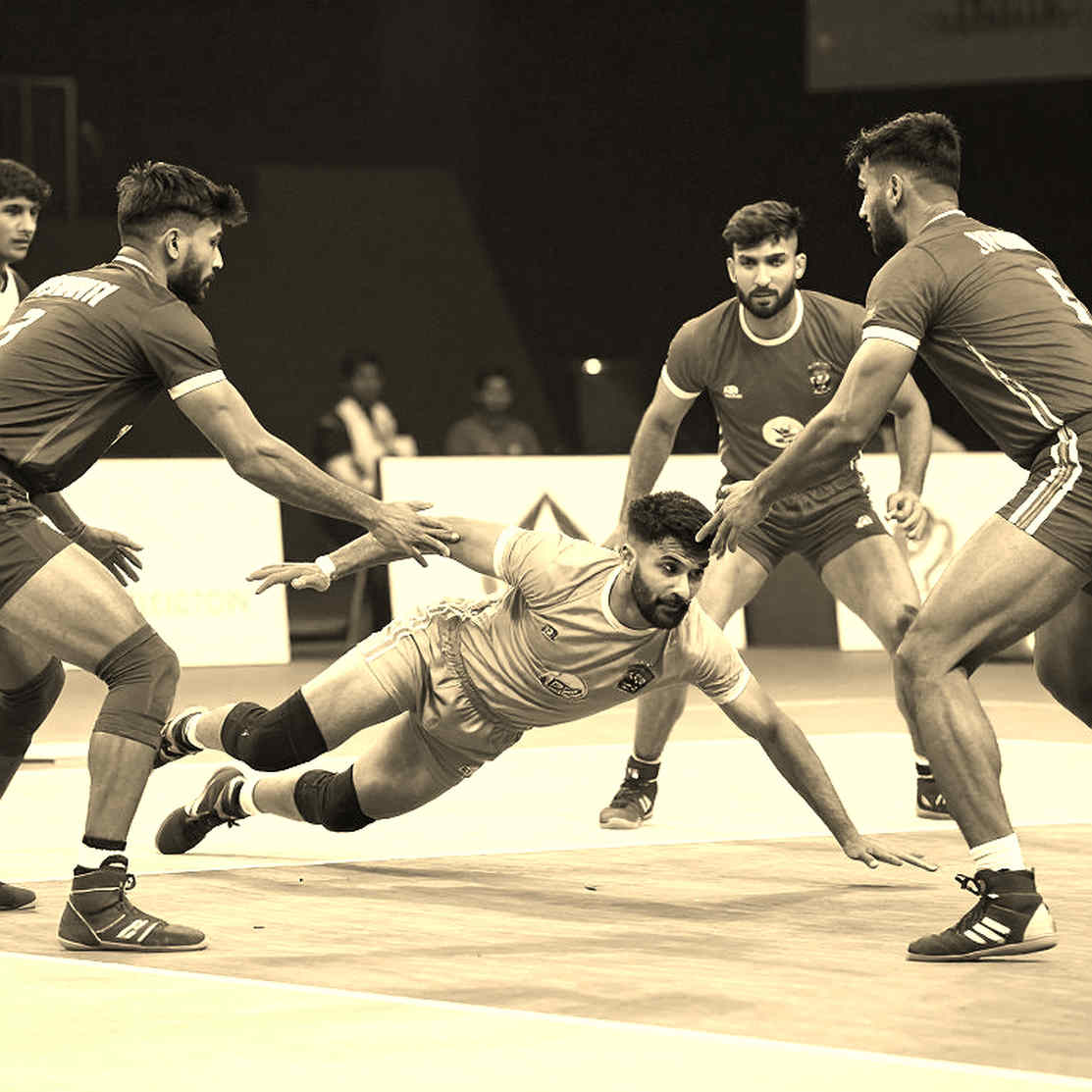 হাই-ফ্লায়ার: ছয় ফুটের লাফ সত্যি, ৪৯-২৪ স্কোরলাইন এখনো রায় নয়